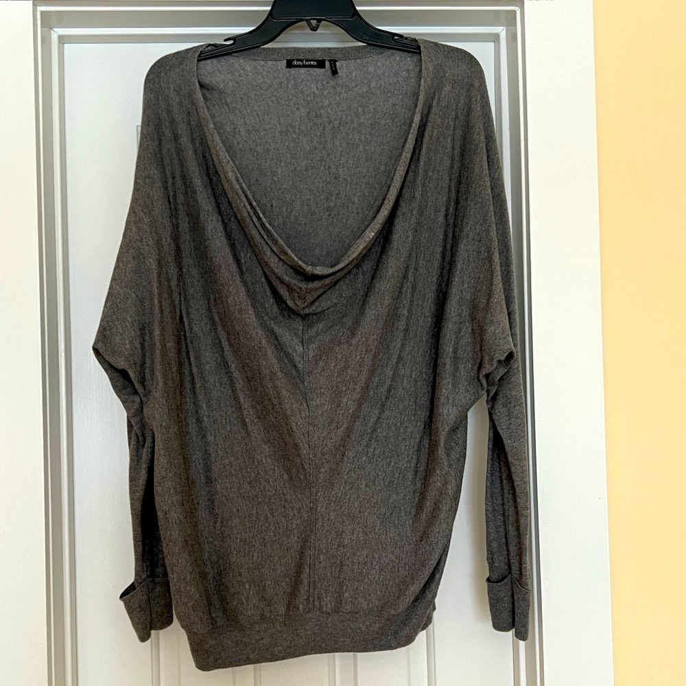 Daisy Fuentes Grey Lightweight Sweater Size Large
